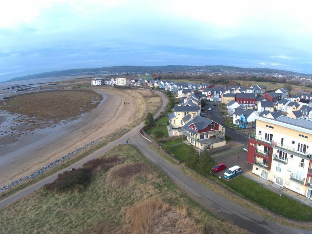 Coastal Apartment With Beach On Your Doorstep! Лланеллі Екстер'єр фото
