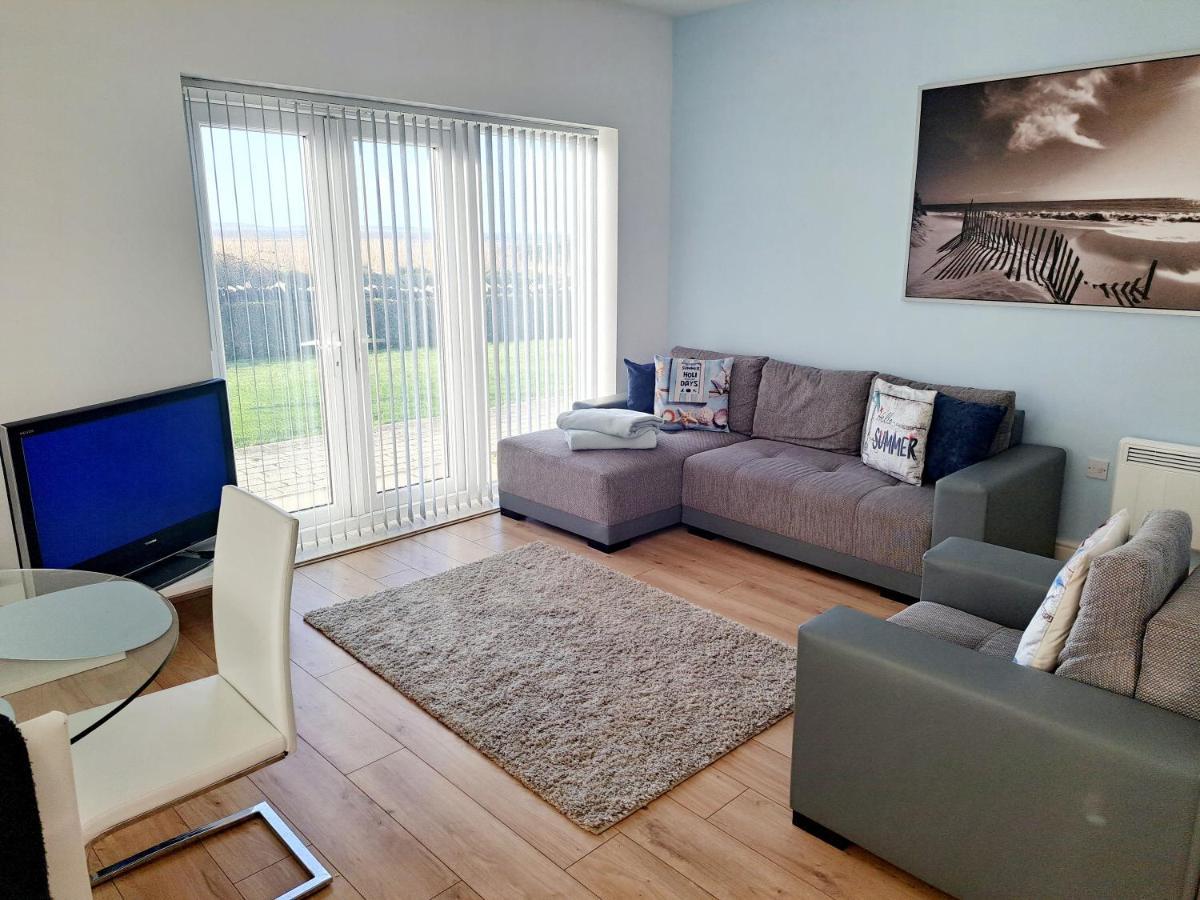 Coastal Apartment With Beach On Your Doorstep! Лланеллі Екстер'єр фото