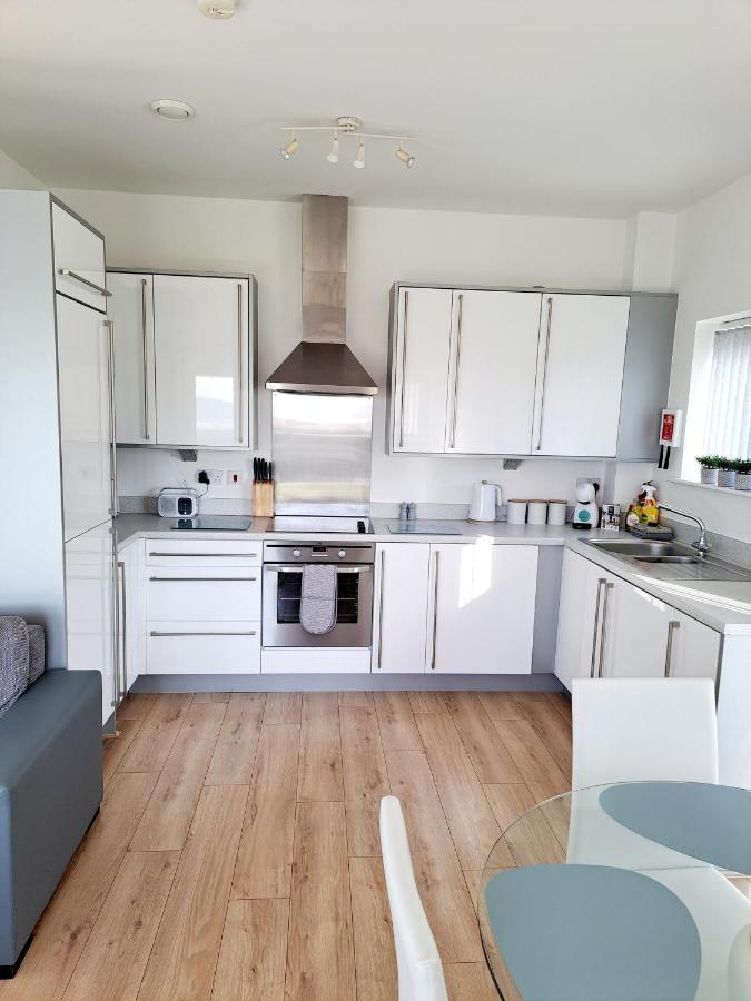 Coastal Apartment With Beach On Your Doorstep! Лланеллі Екстер'єр фото