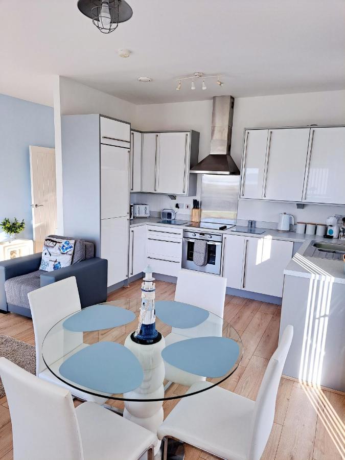 Coastal Apartment With Beach On Your Doorstep! Лланеллі Екстер'єр фото