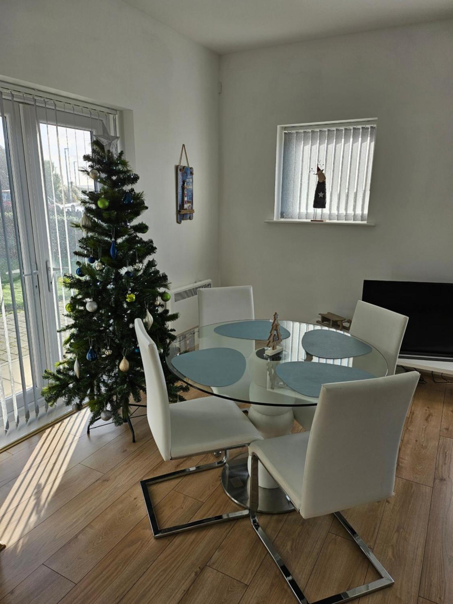Coastal Apartment With Beach On Your Doorstep! Лланеллі Екстер'єр фото